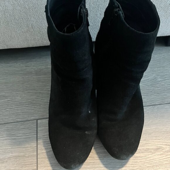Urban Outfitters Black Suede Ankle Boots - Picture 3 of 4